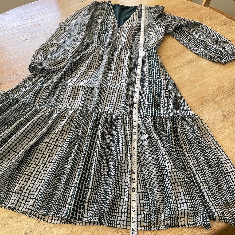 Banana Republic- Flounce Hem Chiffon V- Neck Dress - Picture 10 of 16